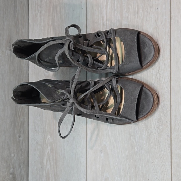 Vince Camuto Women Tressa Ankle Zip Back Heels Lace Up open toe shoes sz 6.5M - Picture 4 of 12